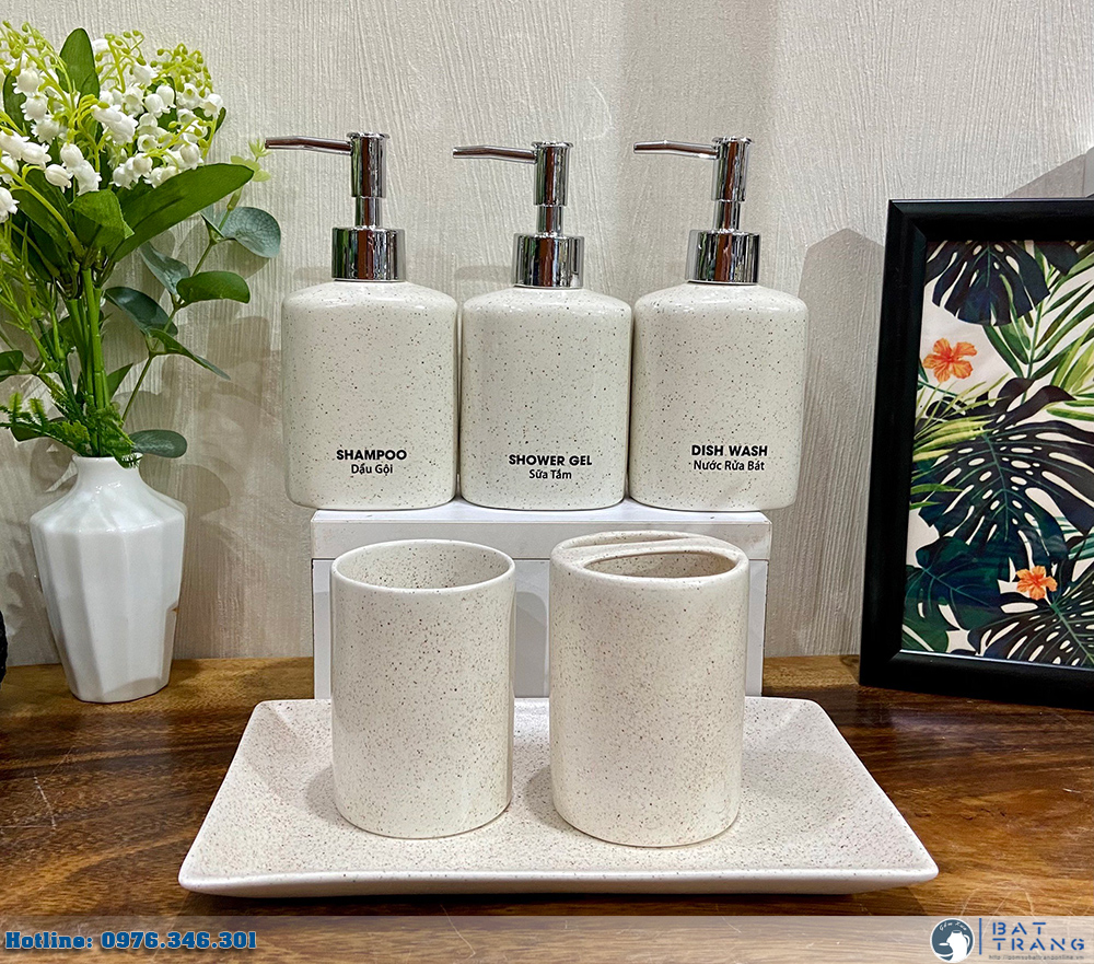 Lựa chọn hơn 100 mẫu bình dầu gội sữa tắm bằng gốm sứ Bát Tràng in logo doanh nghiệp cao cấp.
